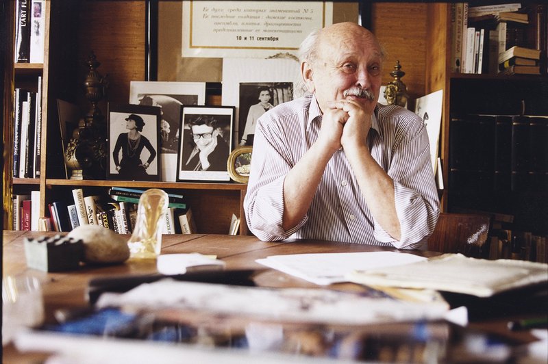 رحيل مصمم مجوهرات الكوتور لدور الأزياء العالمية